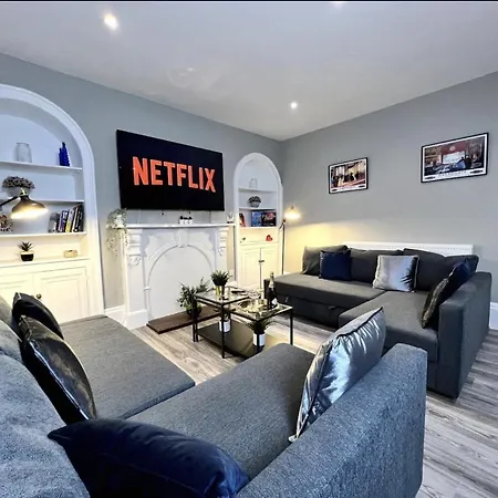 Apartment Luxury Flat With Free Parking *