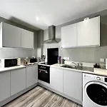 Luxury Flat With Free Parking