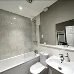 Luxury Flat With Free Parking Appartement *