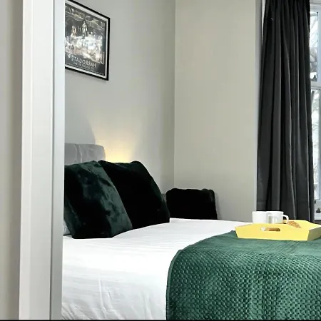 Luxury Flat With Free Parking هاروغايت