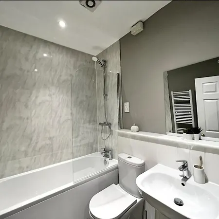 Luxury Flat With Free Parking شقة *