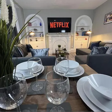 Luxury Flat With Free Parking هاروغايت